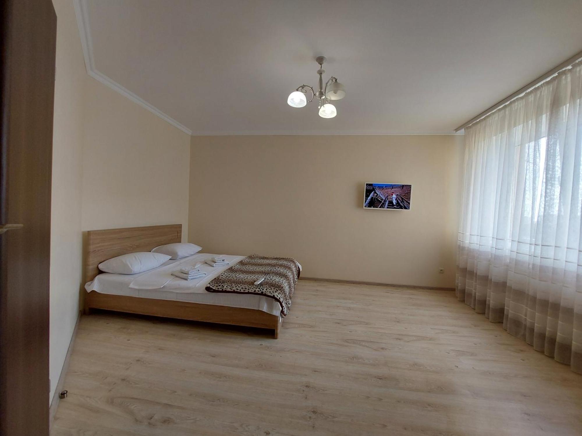 Романтичні Апартаменти У Центрі Lutsʼk Esterno foto